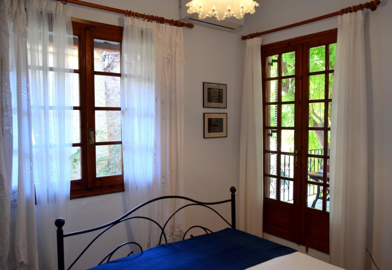 House Inside Garden Apartment Volos Exterior photo